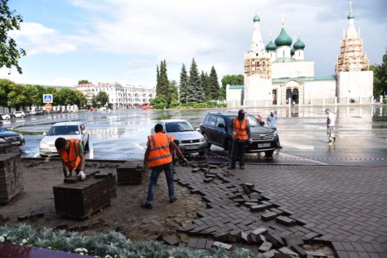 В центре Ярославля появится красная плитка В центре Ярославля появится красная плитка