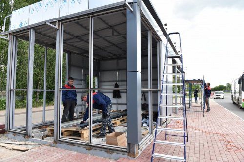 Во Фрунзенском районе Ярославля строят новый остановочный павильон