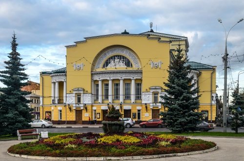 Против объединения Волковского театра и Александринки собрано шесть тысяч подписей