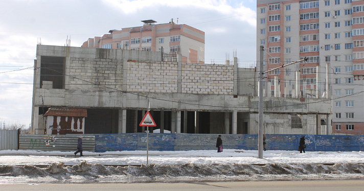 Жители Ярославля выступили против многоэтажки на месте недостроенного ТЦ