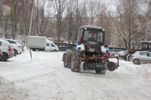 Владимир Слепцов приказал отыскать управляющие компании, которые не убрали снег во дворах