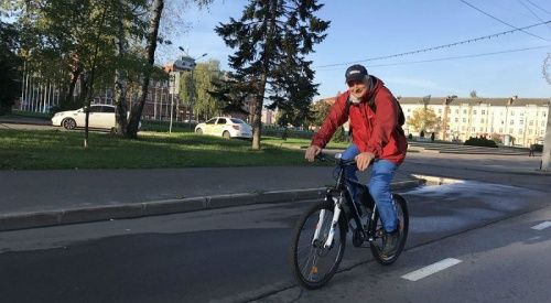 Мэр Рыбинска Денис Добряков в сезон половину недели ездит на службу на велосипеде. Видео с его комментариями