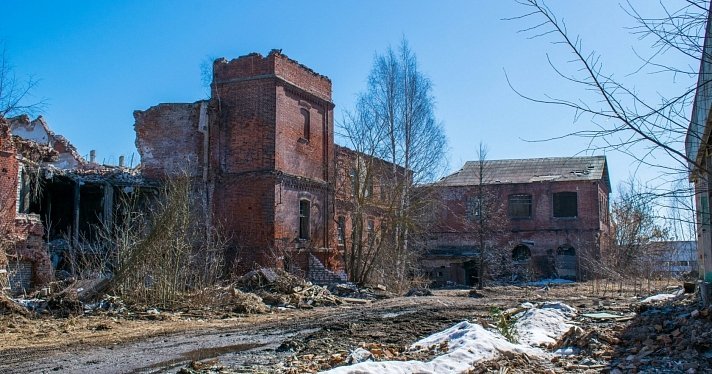 Собственника здания бывшего фарфорового завода в Песочном оштрафовали на 100 тысяч рублей за причинение вреда объекту культурного наследия