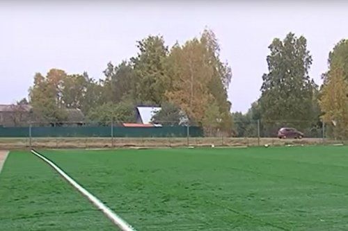 Завершается строительство футбольного поля под Ярославлем