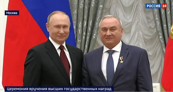Владимир Путин вручил жителю Рыбинска медаль Героя труда