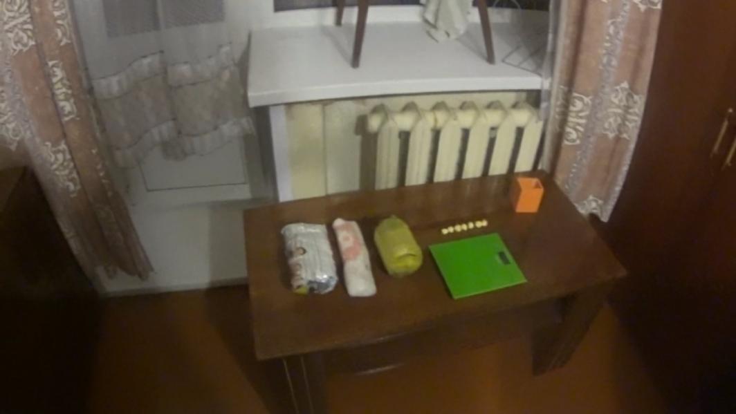 У жительницы Омской области на огороде отыскали крупную партию героина У жительницы Омской области на огороде отыскали крупную партию героина