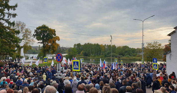 В поддержку референдумов: ярославцы собрались в центре города на митинге-концерте_222127