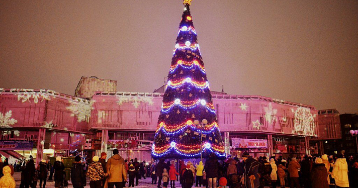 Ярославцы зажгли огни на главной новогодней елке города