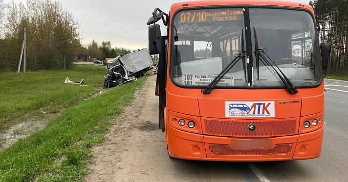 В Ярославской области несколько человек пострадали в результате ДТП с участием рейсового автобуса_272018