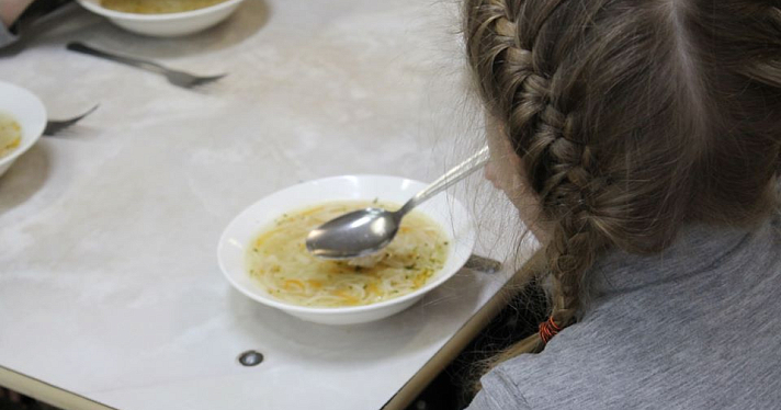 В ярославской школе ученикам на обед дали еду не из меню