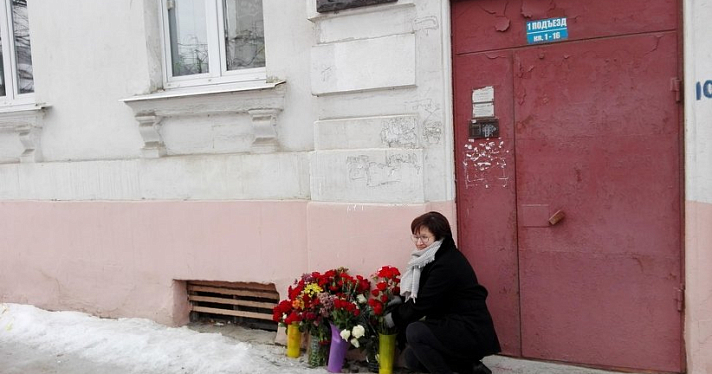 Цветы Борису Немцову. Ярославцы вспомнили политика в четвертую годовщину его убийства_156384