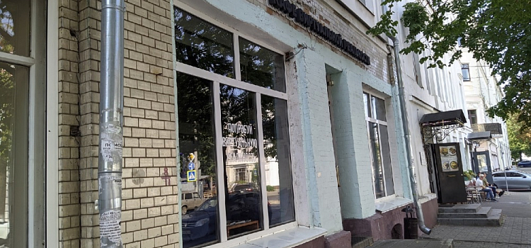 В центре Ярославля на историческом здании закрасили облицовочный кирпич конторы Артура Перкса