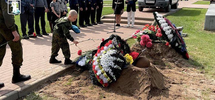 Вернулся с войны спустя 83 года: в Ярославле захоронили останки бойца ВОВ_298487
