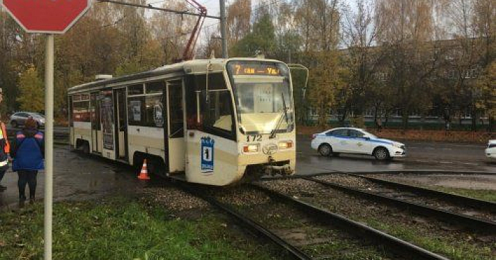 В Ярославле трамвай наехал на 14-летнюю школьницу в наушниках 