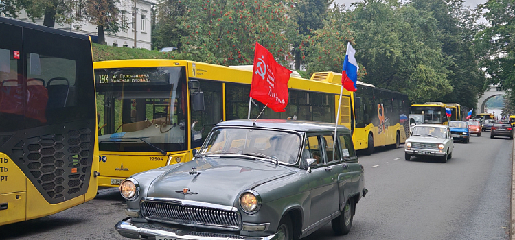 Празднование Дня флага в Ярославле началось с автопробега