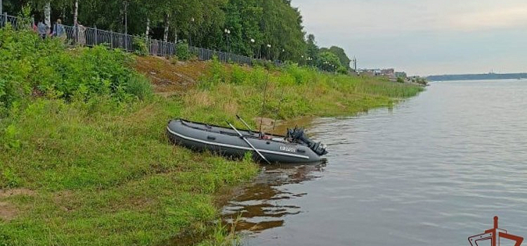 В Ярославле на Волге задержали лодку без водителя