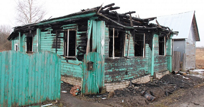 При пожаре в доме погибли мэр Данилова и его супруга
