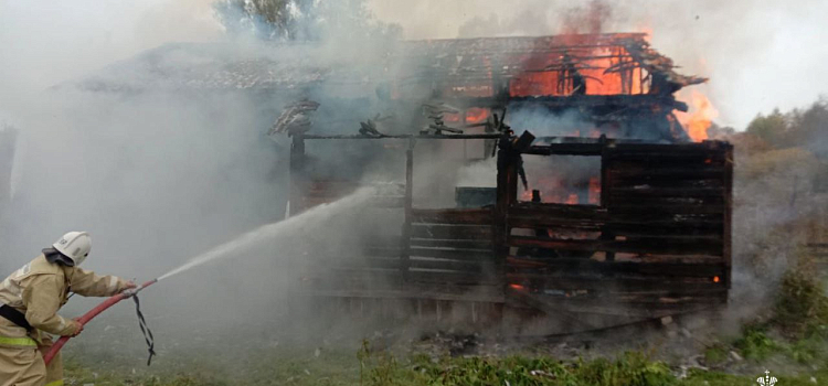 В Брейтовском округе при пожаре в жилом доме погиб мужчина_304871
