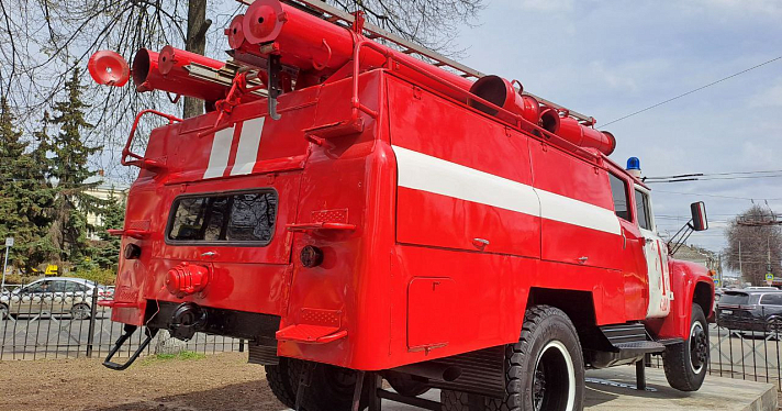 В Ярославле открыли памятник пожарной машине_271266
