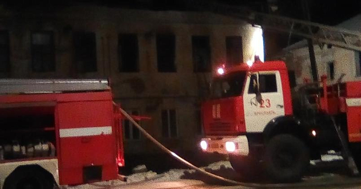 В Тутаеве сгорело бывшее здание военкомата_169587
