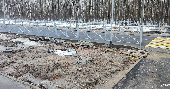 В Ярославле развалился тротуар, построенный осенью 2021 года_210030