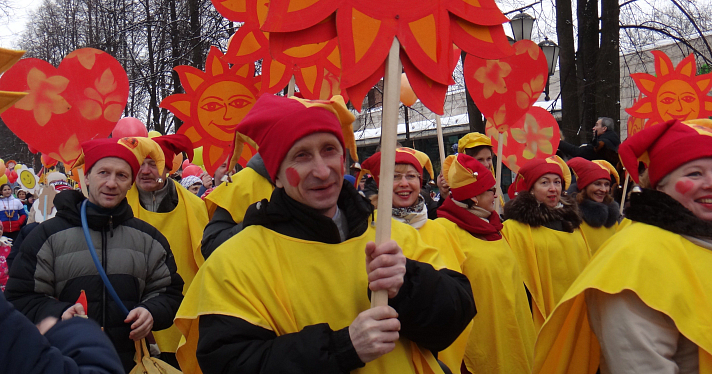 Главную Масленицу страны открыли большим карнавальным шествием_54657