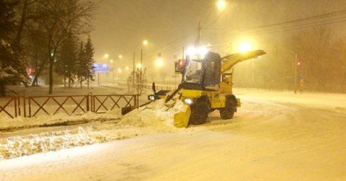 Ночью в Ярославле 85 машин убирали снег 