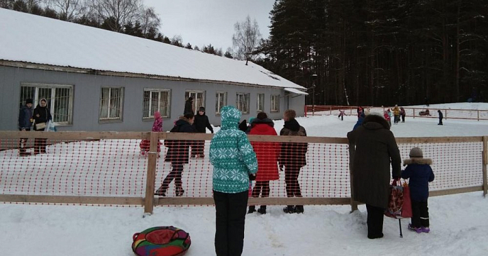 С детей собирают деньги: в Ярославле на бесплатном катке стали взимать плату за вход