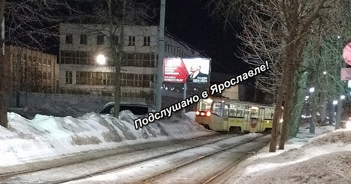 У моторного завода в Ярославле трамвай сошёл с рельсов_266397
