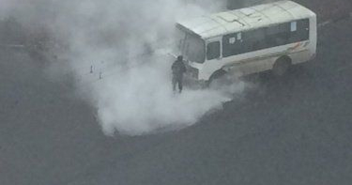 В Ярославле на Московском проспекте сгорел пригородный автобус 