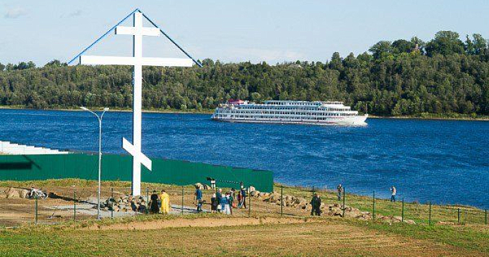 В Рыбинске установили самый высокий в России деревянный поклонный крест