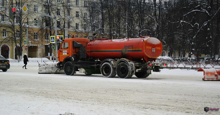 Из-за снегопада подрядчики вынуждены убирать Ярославль с нуля