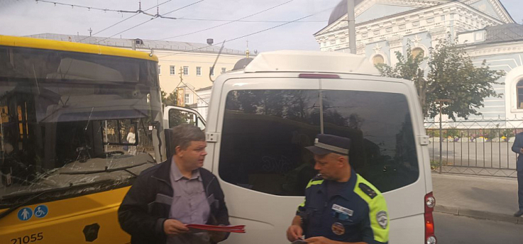 В центре Ярославля произошло ДТП с участием автобуса