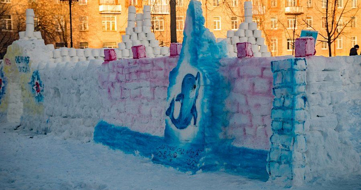 В Рыбинске построили самую большую снежную крепость в России _97755