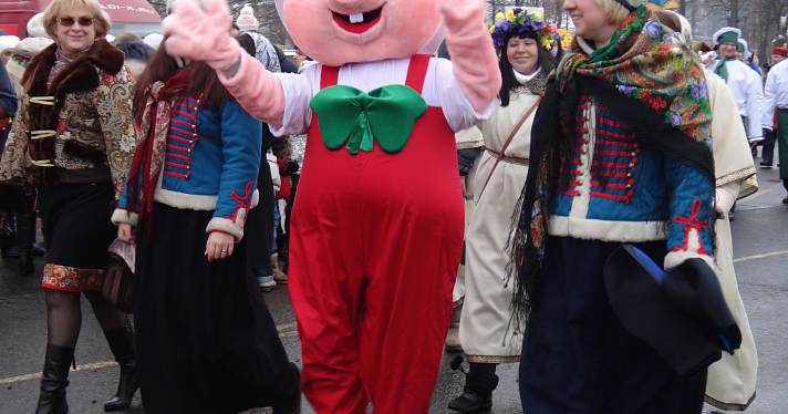 Главную Масленицу страны открыли большим карнавальным шествием_54665