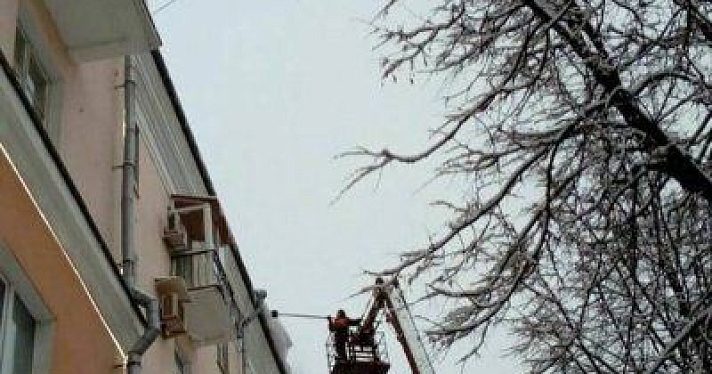  Из-за сильного снегопада ярославцев просят не ходить под крышами домов