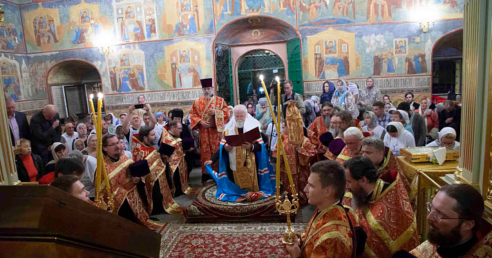 Молились о победе: в Ярославль привезли мощи великомученика Георгия Победоносца_249050