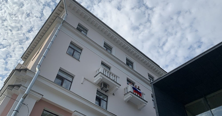 «Яркуб» присоединился к акции «Россия в каждом окне», приуроченной к Дню российского флага