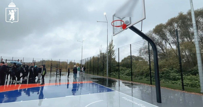 В центре Ярославля открыли Центр уличного баскетбола