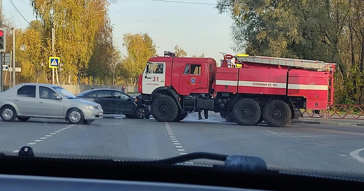 В УМВД опровергли участие пожарной машины в ДТП на Фрунзе в Ярославле