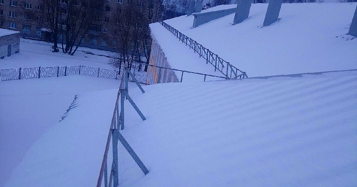 «По ночам расчищаем школы и детсады»: ярославец рассказал, как убирают снег с крыш в регионе_172282
