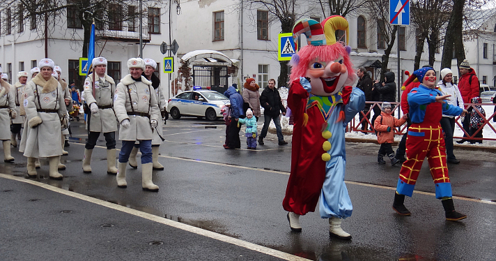 Главную Масленицу страны открыли большим карнавальным шествием_54660