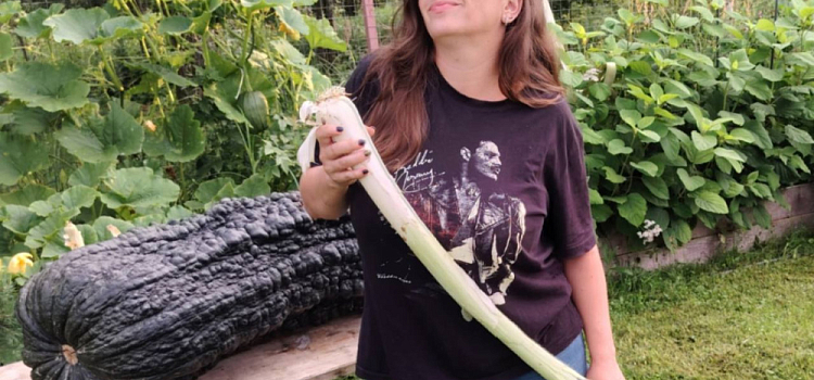 Огородница из Рыбинска в очередной раз поразила жителей региона гигантским овощем