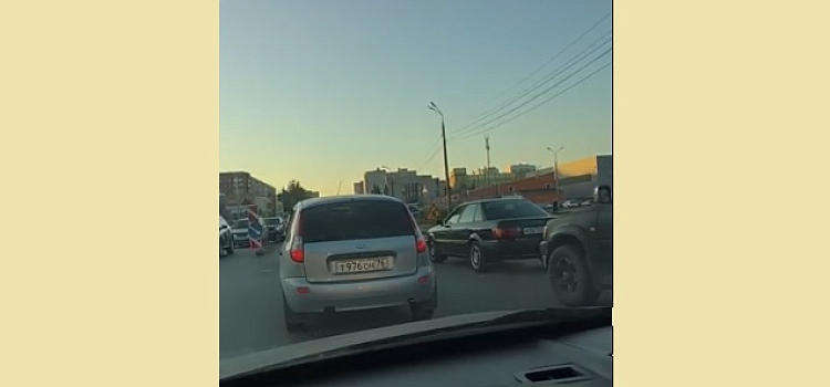 В Дзержинском районе Ярославля из-за ремонта на тепловых сетях увеличились пробки