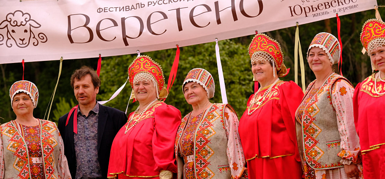 Закрутилось «Веретено»: как прошёл фестиваль традиций и ремёсел в ярославской деревне_299020