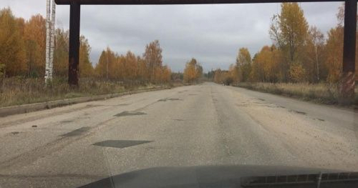 В Ярославле неизвестный меценат отремонтировал ямы на одной полосе дороги