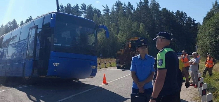 Девять пострадавших в ДТП паломников из Ярославской области остаются в больницах Ленинградской области