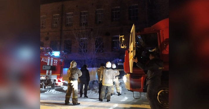 В Ярославской области вспыхнуло здание торгового центра