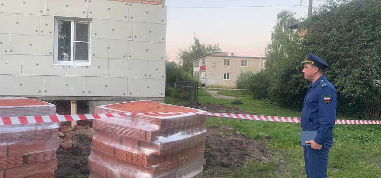 В Ярославской области жилой дом экстренно расселили из-за угрозы обрушения_299324