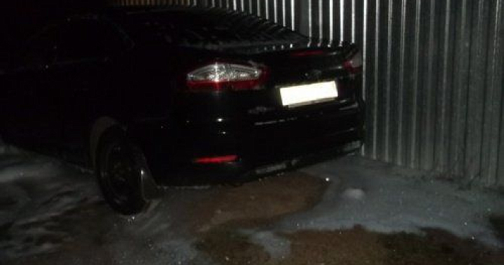 В Ярославской области огонь повредил автомобиль «Форд Мондео» 